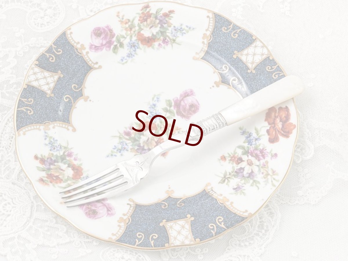 画像14: アンティークシルバー、アンティーク銀器、シルバープレート製　ヴィクトリア時代後期 白蝶貝 美スクロールの彫刻 デザートカトラリー6組セット (14)