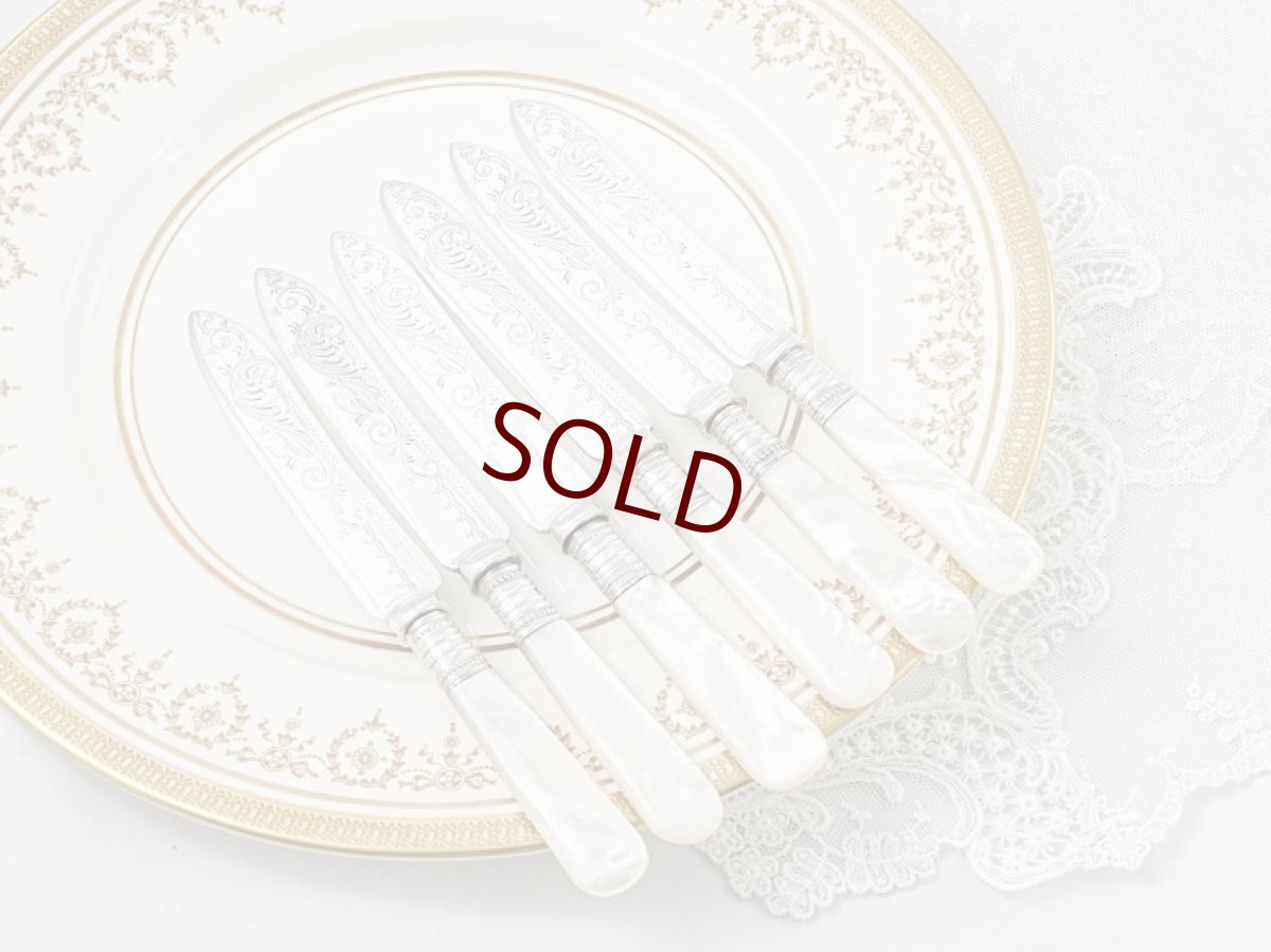 画像6: アンティークシルバー、アンティーク銀器、シルバープレート製　ヴィクトリア時代後期 白蝶貝 美スクロールの彫刻 デザートカトラリー6組セット (6)