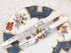 画像8: アンティークシルバー、アンティーク銀器、 純銀製(925) 1908年 ロココスタイル美しいスクロール装飾 白蝶貝ハンドル デザートカトラリー 6組セット (8)