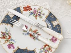 画像10: アンティークシルバー、アンティーク銀器、 純銀製(925) 1908年 ロココスタイル美しいスクロール装飾 白蝶貝ハンドル デザートカトラリー 6組セット (10)