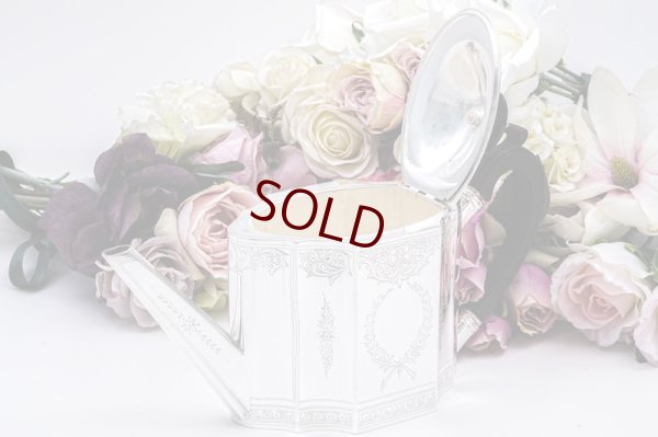 画像5: アンティークシルバー、アンティーク銀器、シルバープレート製  エレガントなスクロールとお花の手彫り彫刻 ティーポット