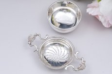 画像4: ヴィンテージシルバー、純銀製(925)　1968年 スタンド付き　可愛らしいシェルモチーフのティーストレイナー (4)