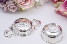 画像6: ヴィンテージシルバー、純銀製(925)　1968年 スタンド付き　可愛らしいシェルモチーフのティーストレイナー (6)