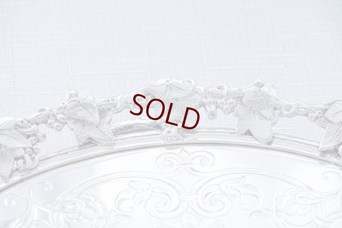 画像5: アンティークシルバー、アンティーク銀器、シルバープレート製  ヴィクトリア時代中期  葉模様の鋳金透かし細工 優美なスクロールの手彫り彫刻 31cm サルヴァ (5)