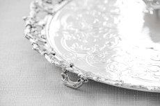 画像4: アンティークシルバー、アンティーク銀器、シルバープレート製  ヴィクトリア時代中期  葉模様の鋳金透かし細工 優美なスクロールの手彫り彫刻 31cm サルヴァ (4)