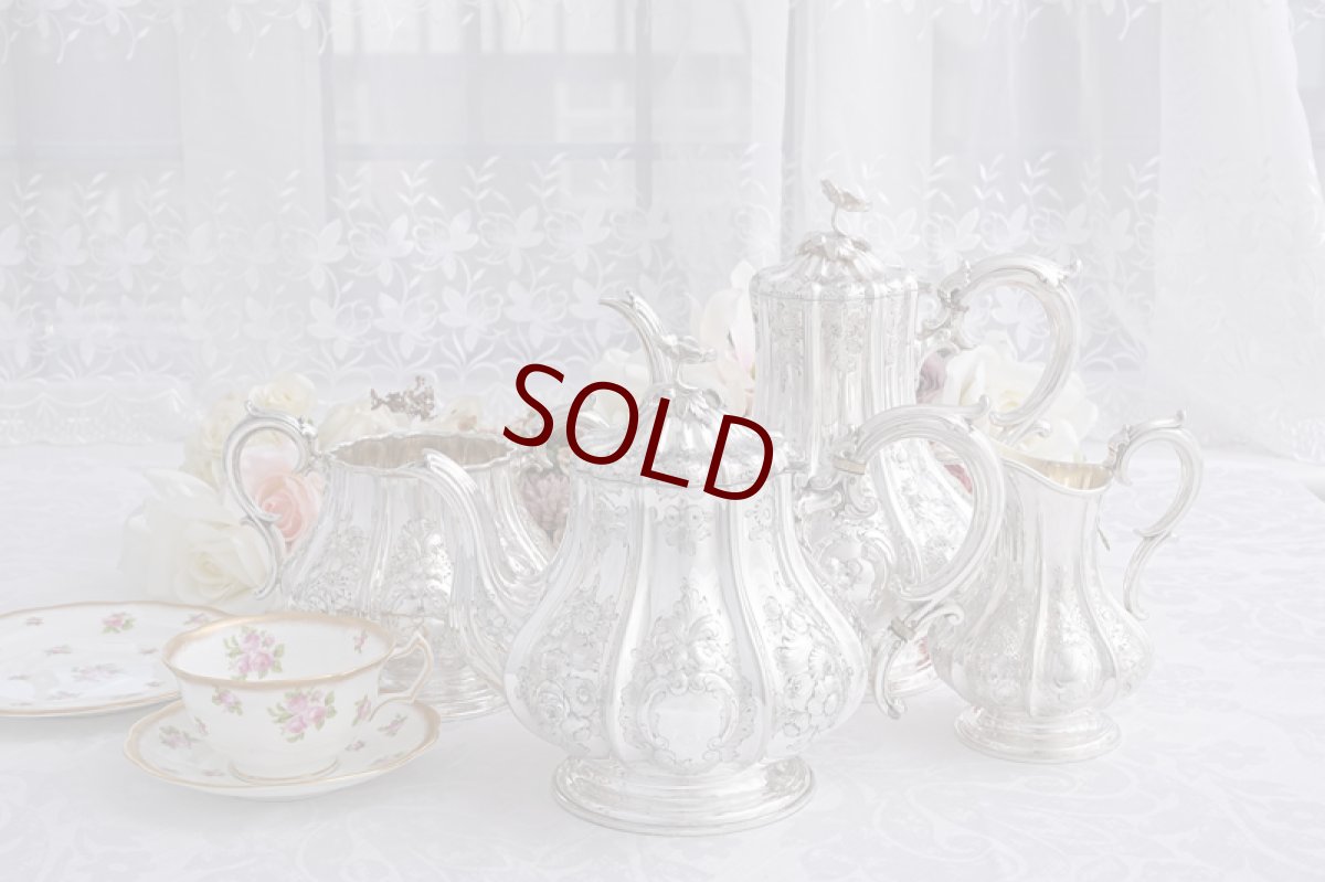 画像19: アンティークシルバー、アンティーク銀器、シルバープレート 特級 1859年 エルキントン 可憐なお花の摘み お花の彫刻ティー＆コーヒー4点セット (19)