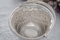 画像7: アンティークシルバー、アンティーク銀器、シルバープレート製 ヴィクトリア時代後期 マッピン＆ウェッブ レア薔薇お花とスクロールの打ち出し彫刻 ビスケットボックス (7)