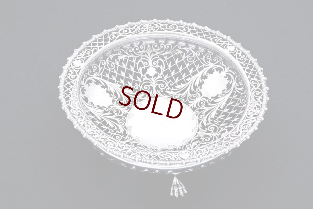 画像3: アンティークシルバー、アンティーク銀器　純銀製（925）1908年　特級　繊細なスクロール透かし細工が見事なフルーツ/ブレッドバスケット (3)