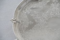 画像5: アンティークシルバー、アンティーク銀器、シルバープレート製 ヴィクトリア時代後期 見事なスクロールの手彫り彫刻 22cm ミニサルヴァ (5)