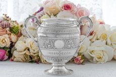 画像8: アンティークシルバー、アンティーク銀器、シルバープレート製  ヴィクトリア時代後期 花とスクロールの手彫り彫刻　ティー３点セット (8)