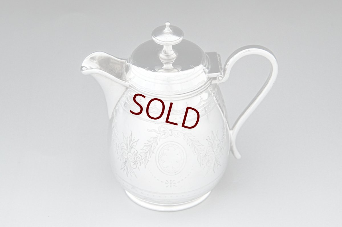 画像11: アンティークシルバー、アンティーク銀器、シルバープレート製　ハンドエングレービング　リボン、お花、葉模様のガーランドの可愛らしいバチェラーサイズ ティー3点セット (11)