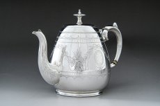 画像7: アンティークシルバー、アンティーク銀器、シルバープレート製　ハンドエングレービング　リボン、お花、葉模様のガーランドの可愛らしいバチェラーサイズ ティー3点セット (7)