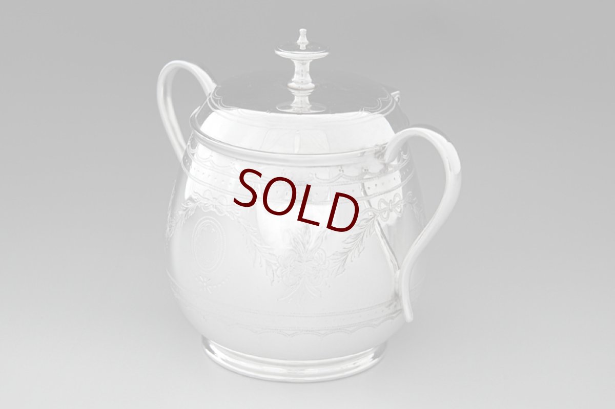 画像10: アンティークシルバー、アンティーク銀器、シルバープレート製　ハンドエングレービング　リボン、お花、葉模様のガーランドの可愛らしいバチェラーサイズ ティー3点セット (10)