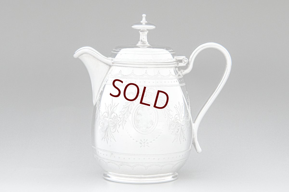 画像12: アンティークシルバー、アンティーク銀器、シルバープレート製　ハンドエングレービング　リボン、お花、葉模様のガーランドの可愛らしいバチェラーサイズ ティー3点セット (12)