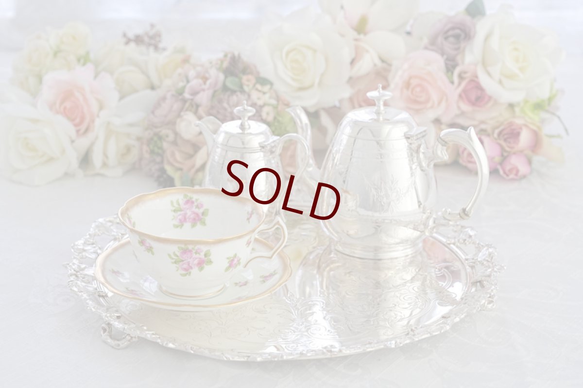 画像14: アンティークシルバー、アンティーク銀器、シルバープレート製　ハンドエングレービング　リボン、お花、葉模様のガーランドの可愛らしいバチェラーサイズ ティー3点セット (14)