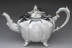 画像1: アンティークシルバー、アンティーク銀器、シルバープレート製、ヴィクトリア時代後期、メロンシェイプ お花の摘み、見事なスクロールの手彫り彫刻 ティーポット (1)