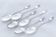 画像2: アンティークシルバー、アンティーク銀器  純銀製（925）1887年  ブライトカット 可愛らしい花の彫刻 ティースプーン6本セット  (2)