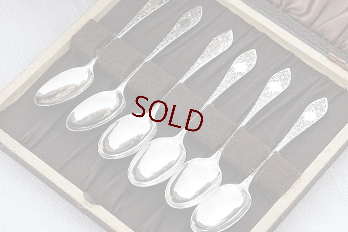 画像1: アンティークシルバー、アンティーク銀器  純銀製（925）1887年  ブライトカット 可愛らしい花の彫刻 ティースプーン6本セット  (1)