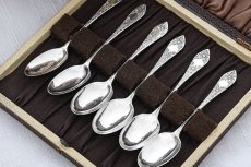 画像1: アンティークシルバー、アンティーク銀器  純銀製（925）1887年  ブライトカット 可愛らしい花の彫刻 ティースプーン6本セット  (1)