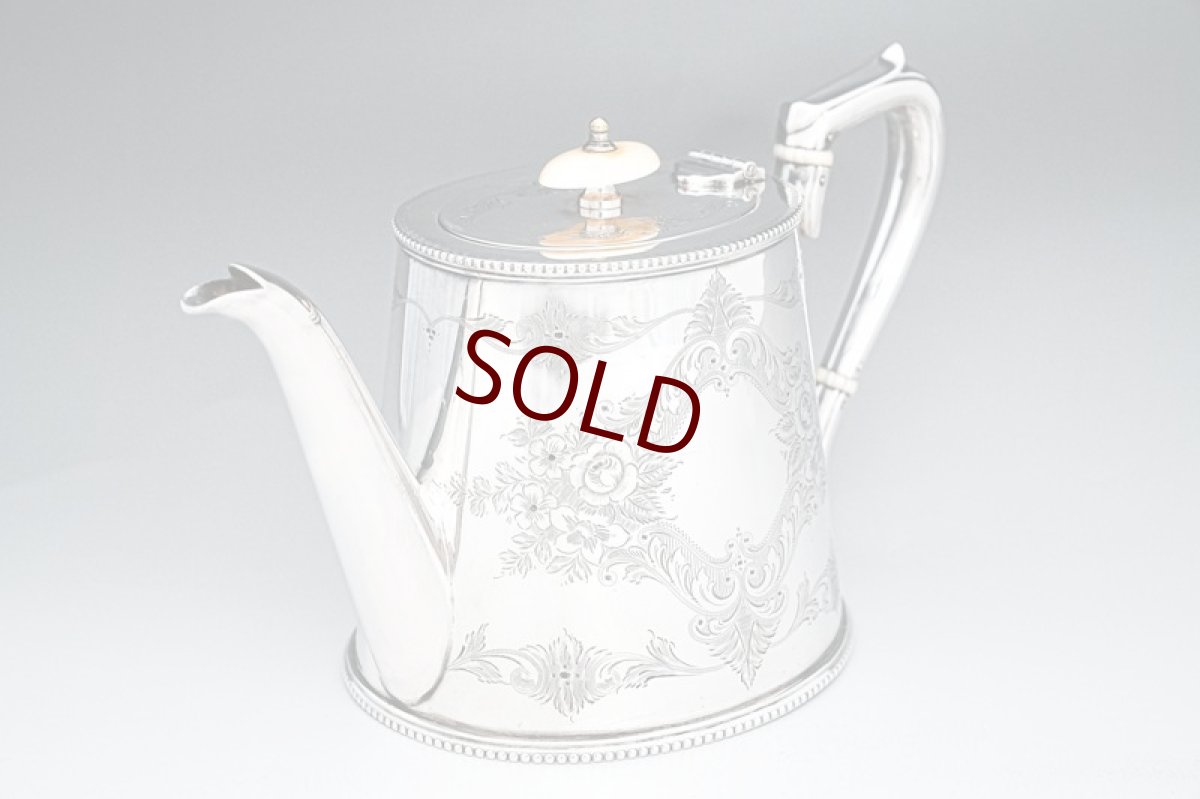 画像4: アンティークシルバー、アンティーク銀器、シルバープレート製　1900年前後　薔薇、お花、スクロールのエングレービング　ティー3点セット  (4)