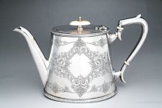 画像2: アンティークシルバー、アンティーク銀器、シルバープレート製　1900年前後　薔薇、お花、スクロールのエングレービング　ティー3点セット  (2)