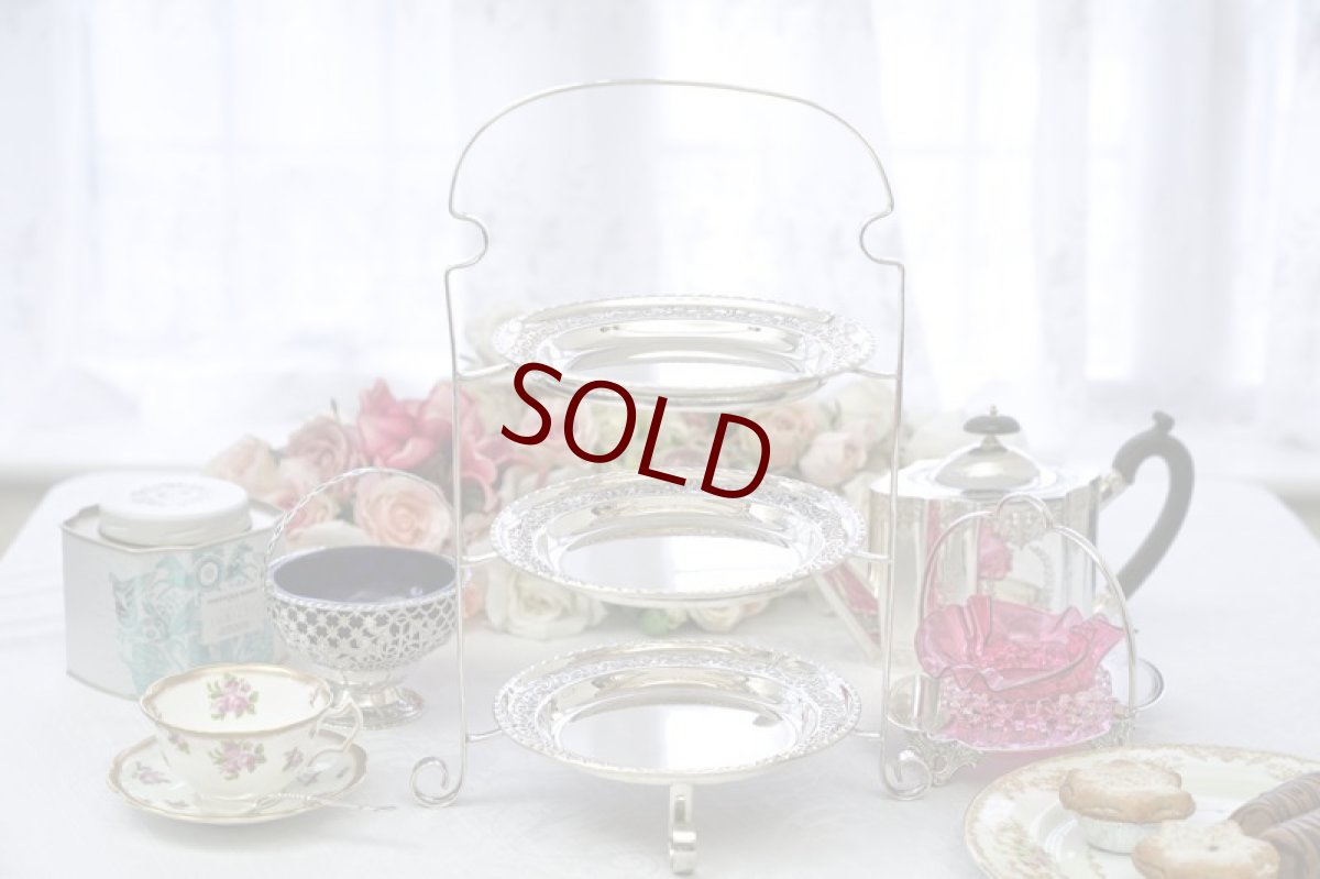 画像1: アンティークシルバー、アンティーク銀器、シルバープレート製　優美な透かし細工　三段　アフタヌーンティー　ケーキスタンド (1)