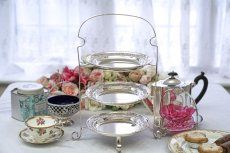 画像1: アンティークシルバー、アンティーク銀器、シルバープレート製　優美な透かし細工　三段　アフタヌーンティー　ケーキスタンド (1)