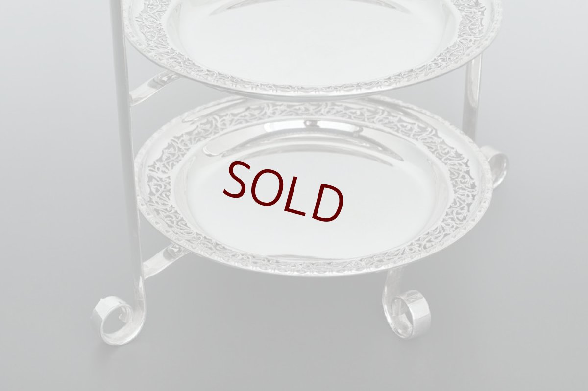 画像5: アンティークシルバー、アンティーク銀器、シルバープレート製　優美な透かし細工　三段　アフタヌーンティー　ケーキスタンド (5)