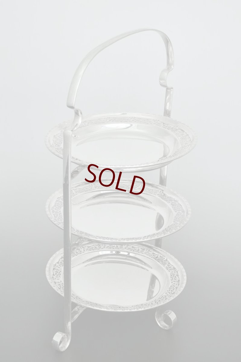 画像2: アンティークシルバー、アンティーク銀器、シルバープレート製　優美な透かし細工　三段　アフタヌーンティー　ケーキスタンド (2)