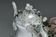 画像9: アンティークシルバー、アンティーク銀器、純銀製(925) 1855年 ロココスタイル 特級　薔薇、お花とスクロールの見事な打ち出し彫刻 ティー&コーヒーセット