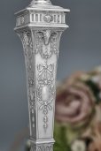 画像4: アンティークシルバー、アンティーク銀器、純銀製(925) 1898年 ネオクラシカル リボンガーランドが素敵なキャンドルスタンド 銀燭台 ペアセット (4)