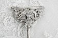 画像3: アンティークシルバー、アンティーク銀器、純銀(800) ドイツ製透かし細工　鳥とフラワーバスケットのケーキトング (3)