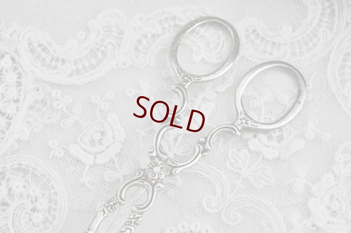 画像3: ヴィンテージ 純銀製(800-925) スウェーデン製 1952年 繊細な透かし細工 スクロールのケーキトング (3)