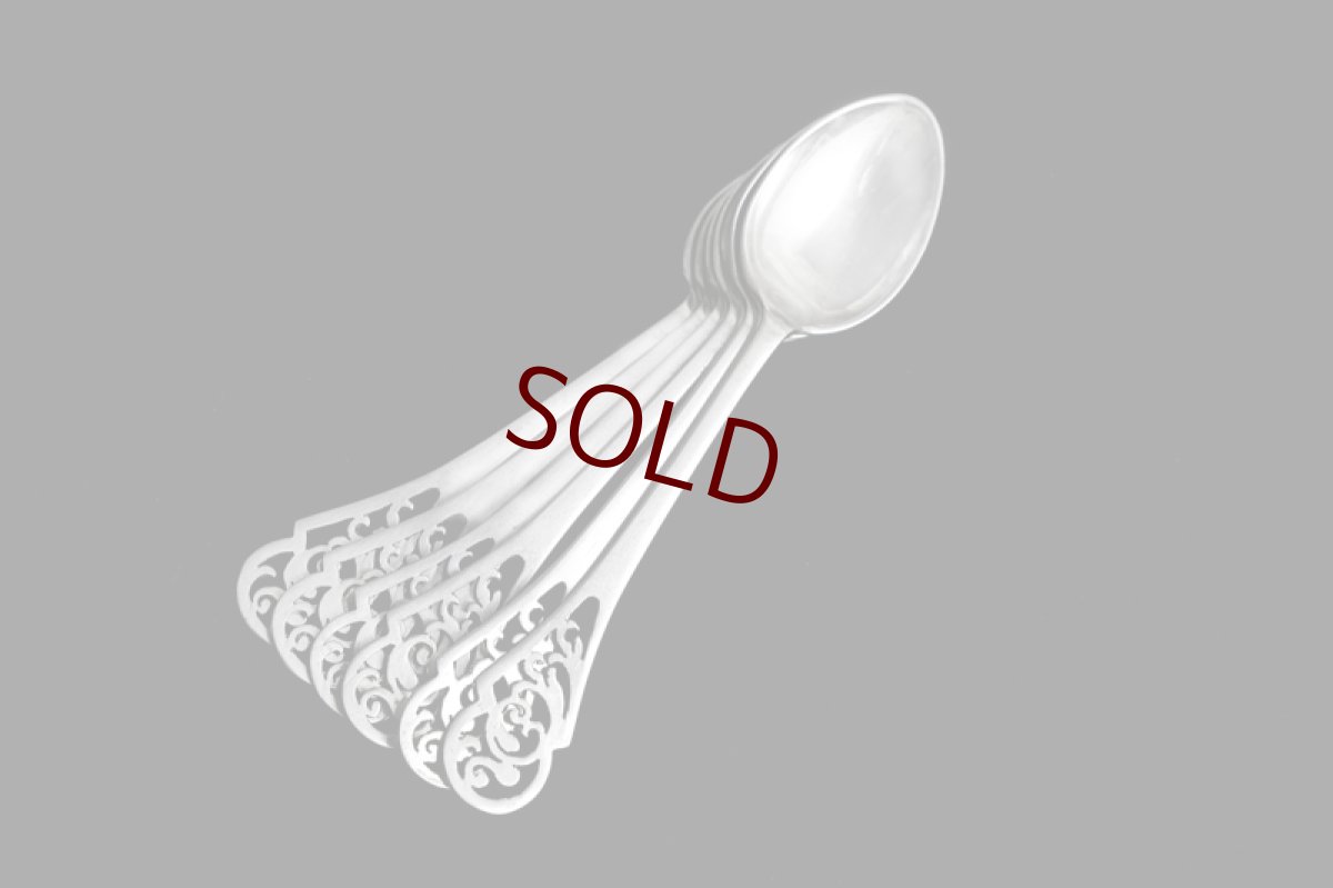 画像3: ヴィンテージ 純銀製(925) 1945年マッピン＆ウェッブ　スクロールの透かし細工　ティースプーン６本セット (3)