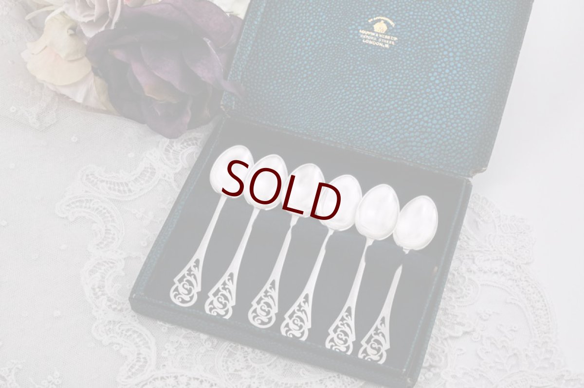 画像2: ヴィンテージ 純銀製(925) 1945年マッピン＆ウェッブ　スクロールの透かし細工　ティースプーン６本セット (2)