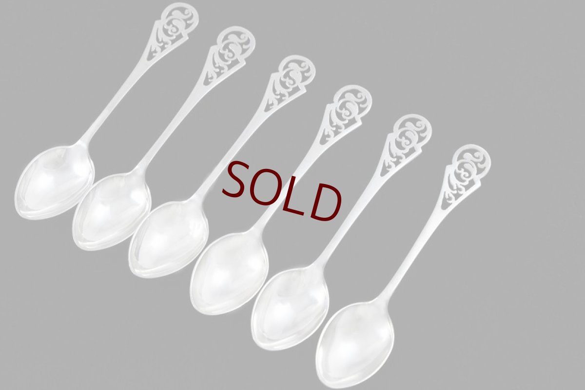 画像4: ヴィンテージ 純銀製(925) 1945年マッピン＆ウェッブ　スクロールの透かし細工　ティースプーン６本セット (4)