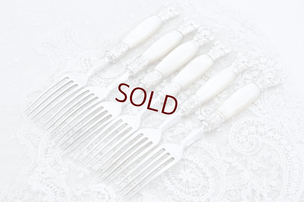 画像6: アンティークシルバー、アンティーク銀器、シルバープレート製 1897年ごろ マッピン＆ウェッブ　美装飾白蝶貝 デザートカトラリー6組セット (6)