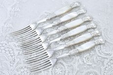 画像9: アンティークシルバー、アンティーク銀器、シルバープレート製 1897年ごろ マッピン＆ウェッブ　美装飾白蝶貝 デザートカトラリー6組セット (9)