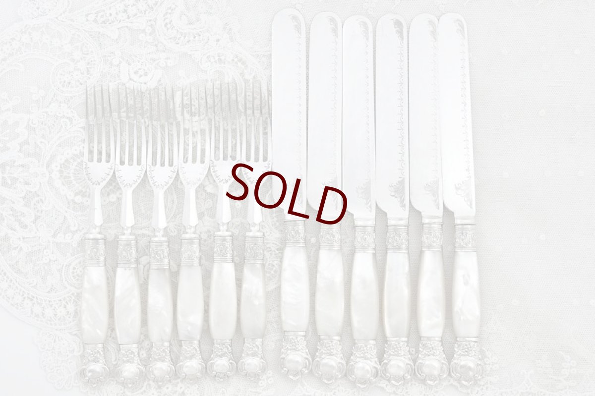 画像1: アンティークシルバー、アンティーク銀器、シルバープレート製 1897年ごろ マッピン＆ウェッブ　美装飾白蝶貝 デザートカトラリー6組セット (1)