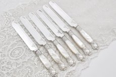 画像2: アンティークシルバー、アンティーク銀器、シルバープレート製 1897年ごろ マッピン＆ウェッブ　美装飾白蝶貝 デザートカトラリー6組セット (2)