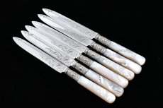 画像2: アンティークシルバー、アンティーク銀器、シルバープレート製 白蝶貝 スクロールと貝の彫刻 デザートカトラリー6組セット (2)