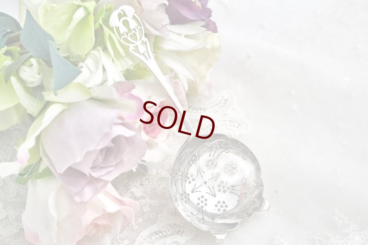 画像2: ヴィンテージシルバー、純銀製(925) 1933年 透かし細工のハンドル　ティーストレイナー (2)