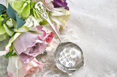 画像2: ヴィンテージシルバー、純銀製(925) 1933年 透かし細工のハンドル　ティーストレイナー (2)