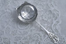 画像3: ヴィンテージシルバー、純銀製(925) 1933年 透かし細工のハンドル　ティーストレイナー (3)