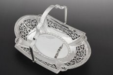 画像4: アンティークシルバー、アンティーク銀器、純銀製(925) 1907年 マッピン＆ウェッブ エレガントなお花の透かし細工 ケーキバスケット　 (4)