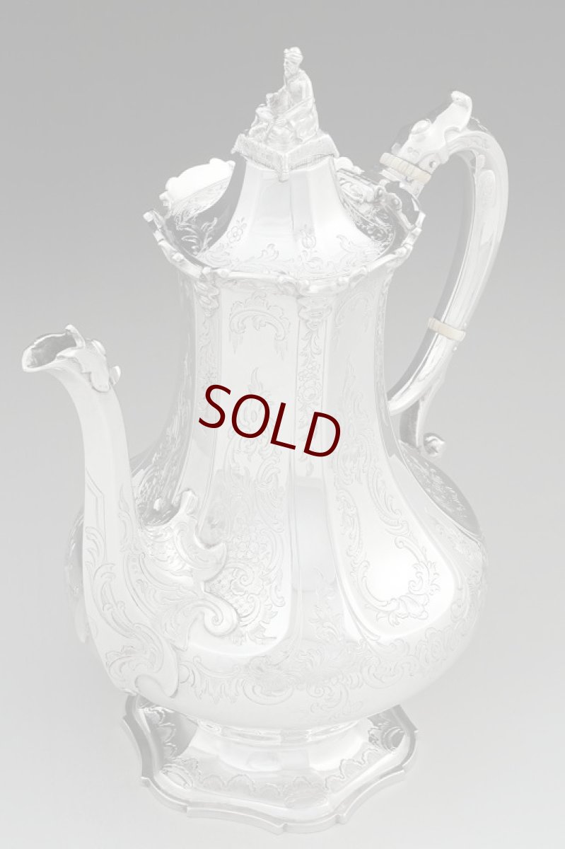 画像9: アンティークシルバー、アンティーク銀器、純銀製(925) 1845年 バーナード 特級 スクロールとお花のエングレービング　ティー&コーヒー４点セット (9)