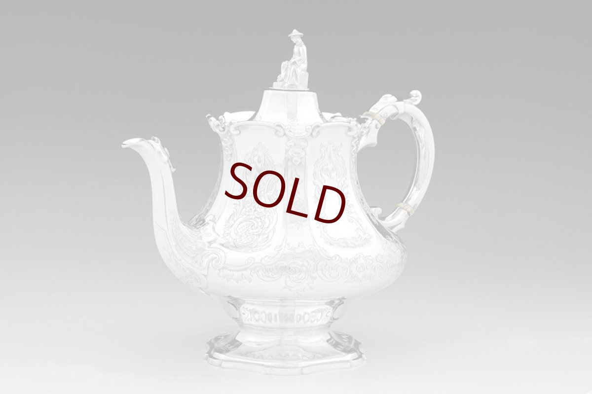 画像2: アンティークシルバー、アンティーク銀器、純銀製(925) 1845年 バーナード 特級 スクロールとお花のエングレービング　ティー&コーヒー４点セット (2)