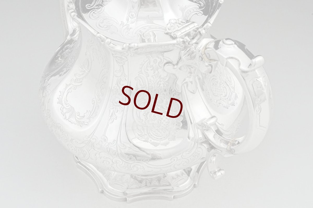 画像5: アンティークシルバー、アンティーク銀器、純銀製(925) 1845年 バーナード 特級 スクロールとお花のエングレービング　ティー&コーヒー４点セット (5)