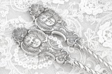 画像4: アンティークシルバー、アンティーク銀器、純銀製(925)  1896年 エンジェルの装飾 ロココスタイル ペア デザートサービングスプーンセット (4)