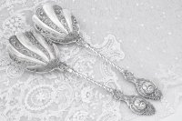 アンティークシルバー、アンティーク銀器、純銀製(925)  1896年 エンジェルの装飾 ロココスタイル ペア デザートサービングスプーンセット